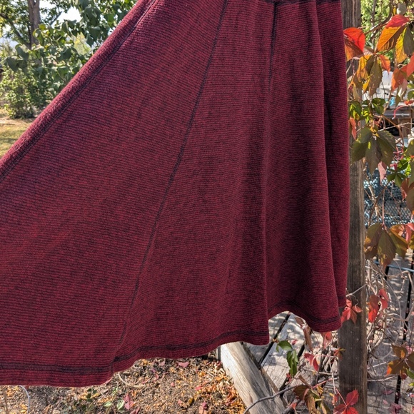 Deep Maroon ribbed fabric wide bell panel skirt - Picture 9 of 10
